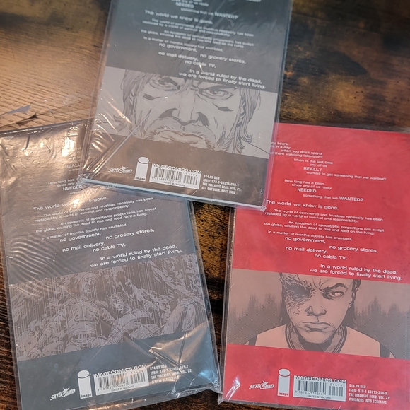 The Walking Dead Comic Book Set - Picture 2 of 2